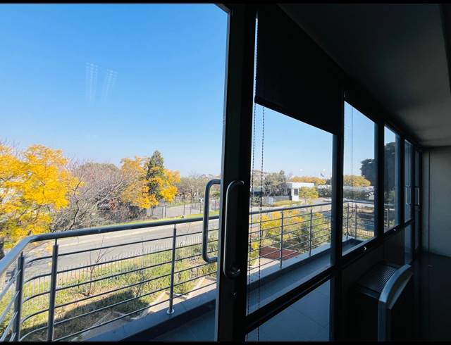 1,663M² OFFICE FOR SALE IN HALFWAY HOUSE
